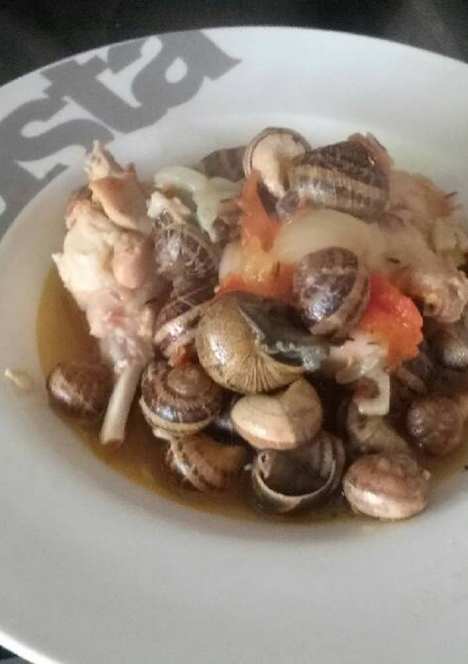 Una foto de Conejo con caracoles