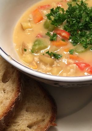 A picture of Low fat healthy clam chowder.