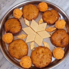 A picture of Khasta Kachori (Moong Dal Kachori).