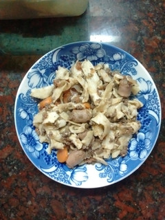 Una foto de Fideos caseros cortados a cuchillo y con mi salsa bolognesa