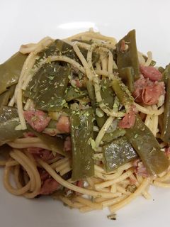 Una foto de Spaghettis integrales, con Judías verdes salteadas con jamón