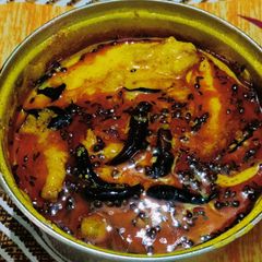 A picture of Onion pakoda curry.