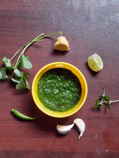 ধনেপাতা পুদিনা পাতার চাটনি (Dhone Pata Pudina Patar Chutney recipe in Bengali) রেসিপির প্রধান ছবি