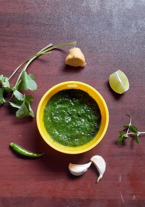 ধনেপাতা পুদিনা পাতার চাটনি (Dhone Pata Pudina Patar Chutney recipe in Bengali) রেসিপির প্রধান ছবি