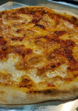 Foto di Pizza tipo Napoletana, pane casereccio con biga