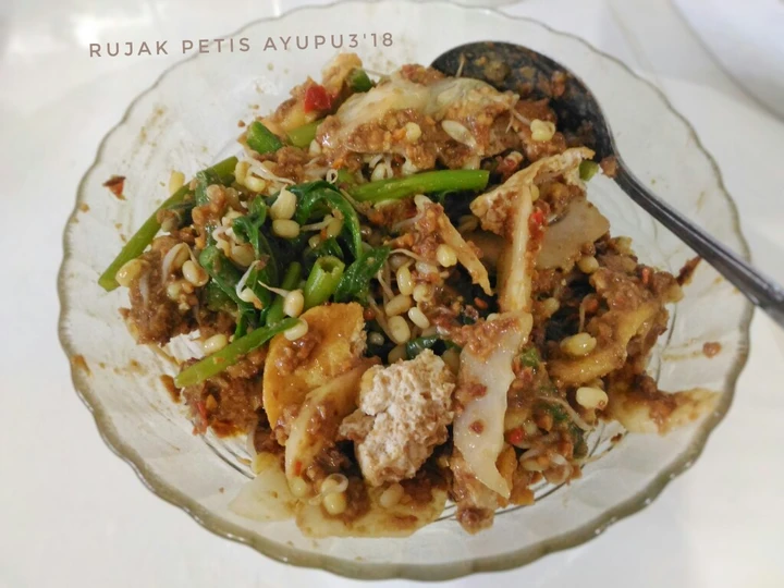 Langkah Mudah untuk Membikin Resep Rujak petis yang Enak Banget Anti Ribet, Sempurna