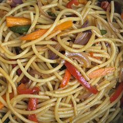 A picture of Stir fry spaghetti.