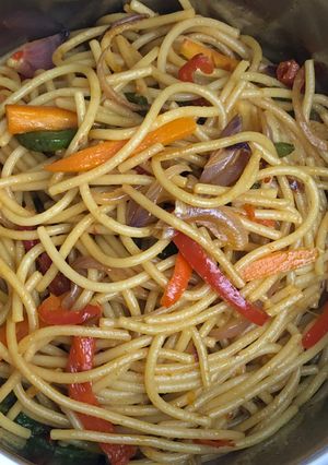 A picture of Stir fry spaghetti.