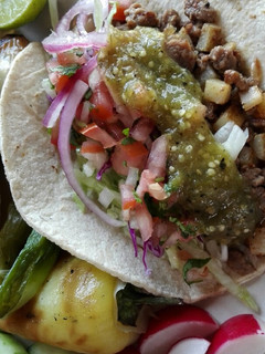 Una foto de Tacos de bistec con papas