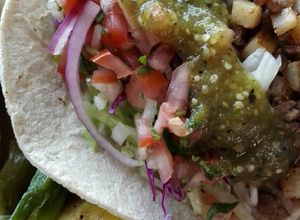 Una foto de Tacos de bistec con papas