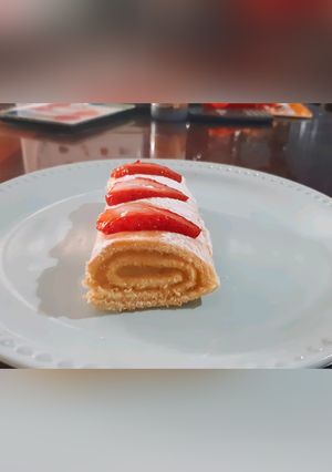 Una foto de Jelly roll relleno de crema de limón