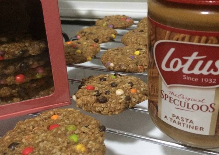 Langkah Mudah untuk Menyiapkan Biscoff choco chips oatmeal cookies Anti Gagal