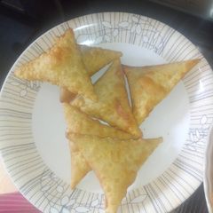 A picture of Chicken samosa.