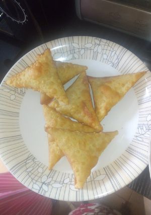 A picture of Chicken samosa.