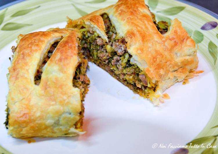 Strudel salato con broccoli e carne trita