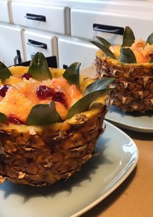 Une photo de Salade d ananas extra sweet aux cranberries fraîches et citron caviar