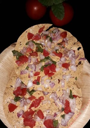 A picture of Masala papad.