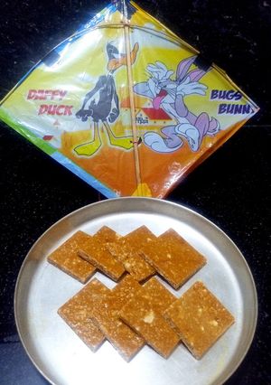 શીંગ દાણા ની ચીક્કી (Peanuts Chikki recipe in Gujarati) રેસીપી મુખ્ય ફોટો
