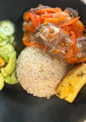 Una foto de Sobre barriga en salsa criolla