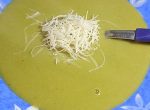 Una foto de Sopa crema de arvejas casera