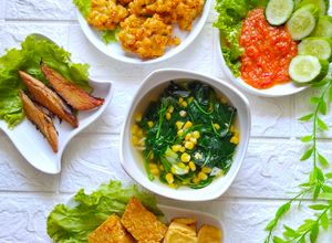 Foto resep Sayur Bening Lauk Komplit Sambal Tomat