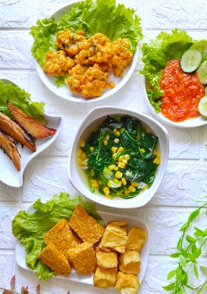 Foto resep Sayur Bening Lauk Komplit Sambal Tomat