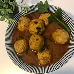 A picture of Chicken kofta curry.
