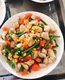 Ức gà xào rau củ