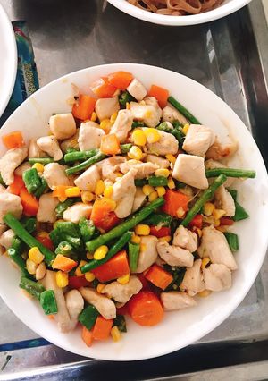 Hình của món Ức gà xào rau củ.