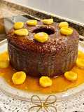 Pastel relleno con plátano caramelizado. (Cake filled with caramelized banana)