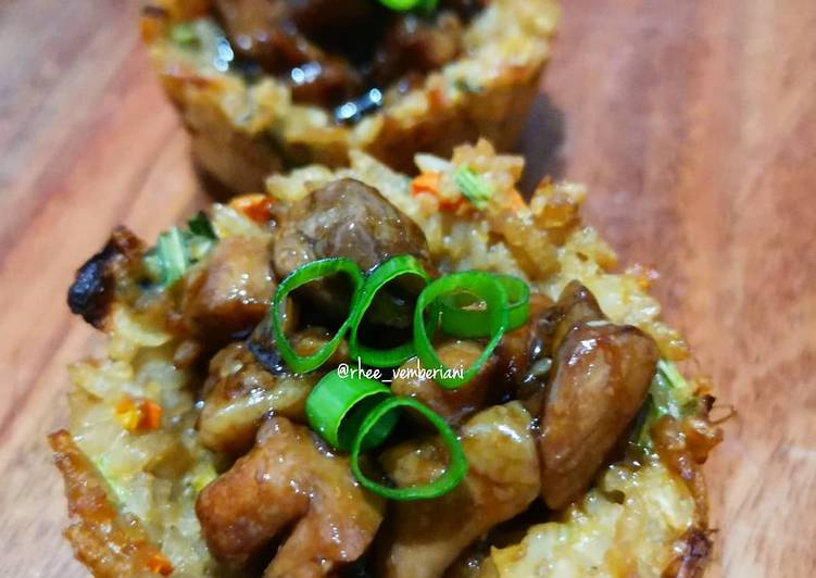 Fresh, Menyajikan Fried Chicken Teriyaki Cups (Nasi Mangkuk isi Ayam Teriyaki) Lezat Mantap