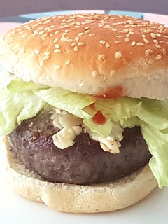 Una foto de Doble Cheese burger de Queso Azul y escamas de Parmesano