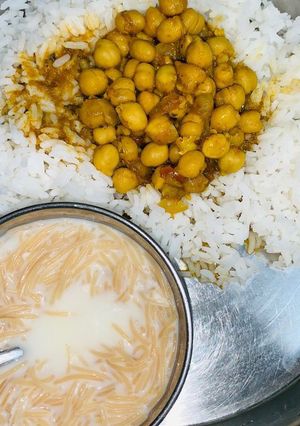 A picture of Chole chawal.