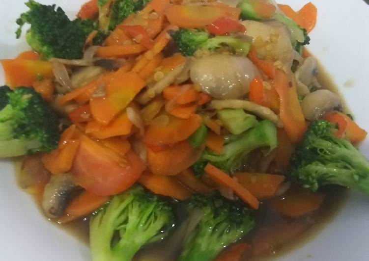 Langkah Mudah untuk Menyiapkan Tumis brokoli gembira yang Sempurna