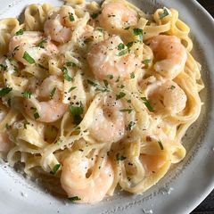 A picture of Creamy Garlic Chilli Prawn Pasta.