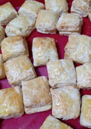 Una foto de Scones de Queso y Queso Crema.
