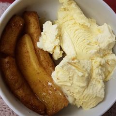 Roasted fresh pineapple with cinnamon A picture of Roasted fresh pineapple with cinnamon.