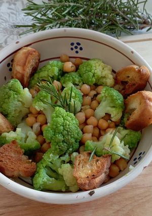 Foto di Ceci e cavolfiore con crostini speziati