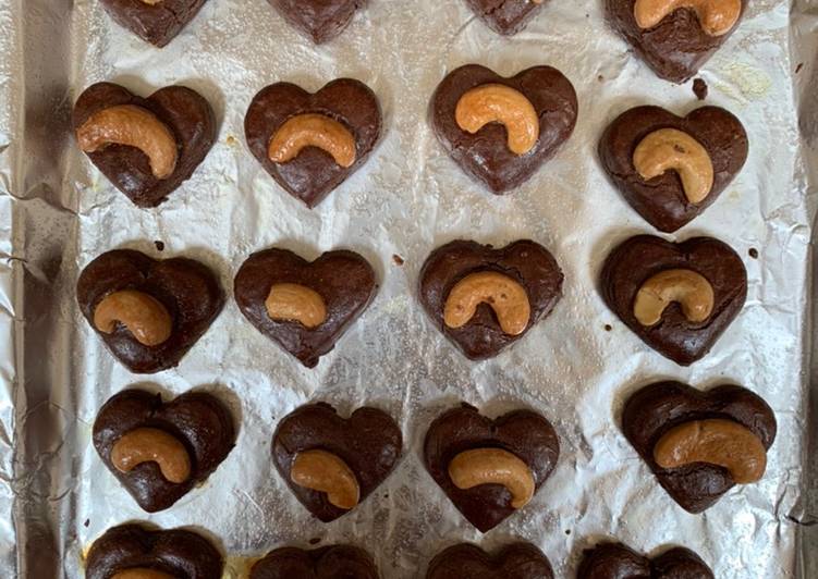 Recipe: Perfect Choco Cashew Cookies / Coklat Mede