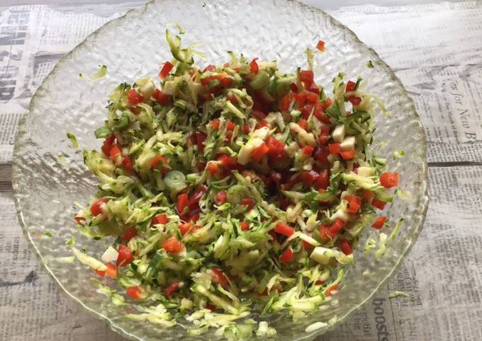 Salade de poivron rouge aux deux courgettes,oignons nouveaux et tome de brebis corse