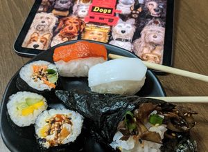 Foto de "Ilha dos Cachorros" (Sushi vegano/ Comida japonesa vegana)