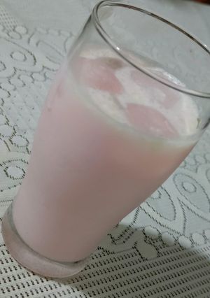 A picture of Roohafza milk shake.