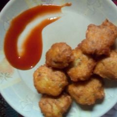 A picture of Chana dal pakoda.