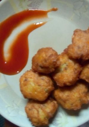 A picture of Chana dal pakoda.