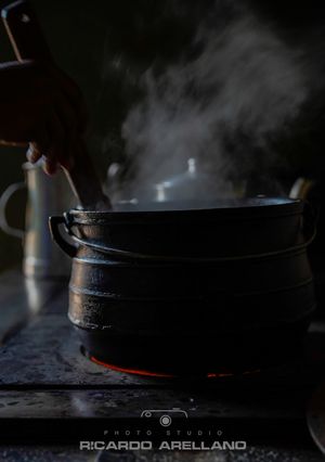 Una foto de Estofado de oveja en olla de hierro forjado legendaria 🇨🇱❤🇵🇾