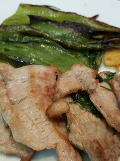Una foto de Solomillo de cerdo con pimientos verdes