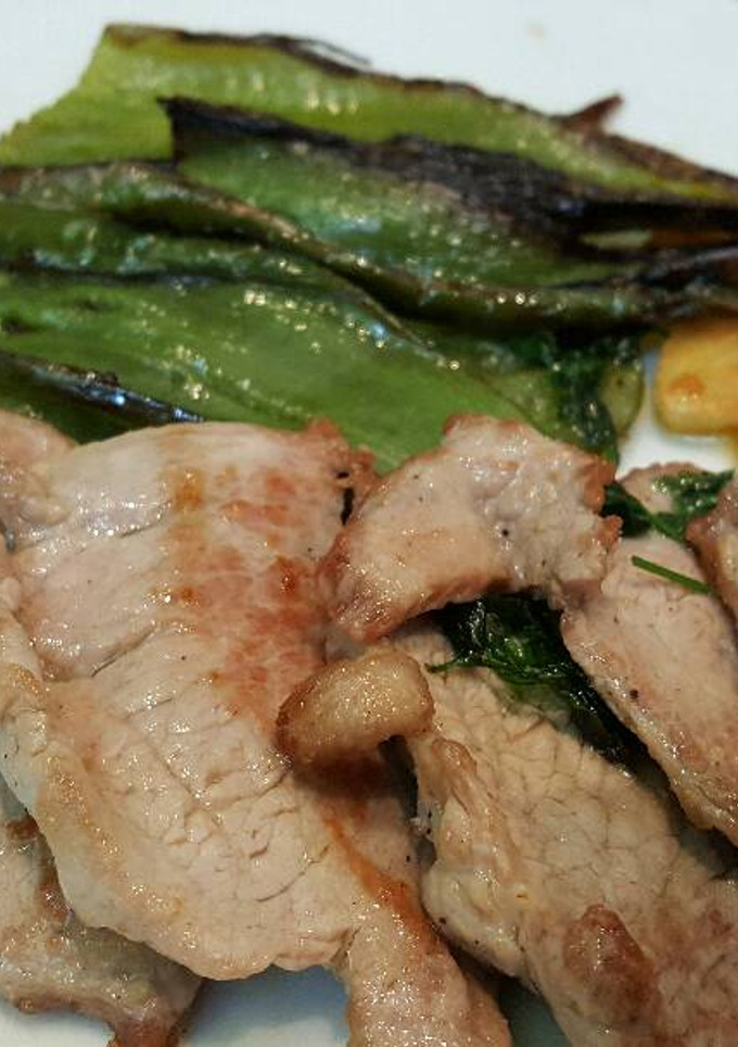 Una foto de Solomillo de cerdo con pimientos verdes