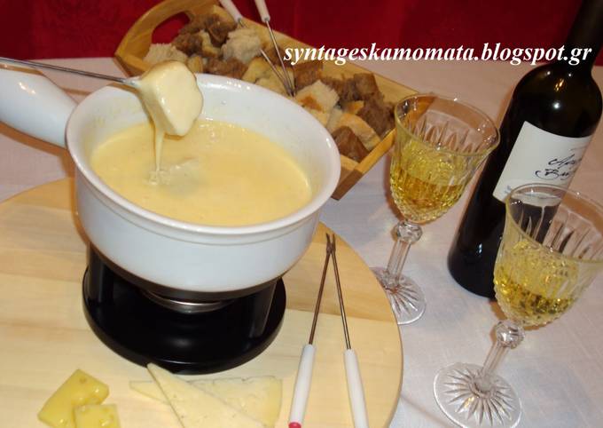 κύρια φωτογραφία συνταγής Φοντί τυριών (Cheese Fondue)