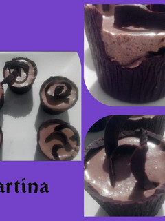 Una foto de Vasos de chocolate rellenos de mousse de nutella