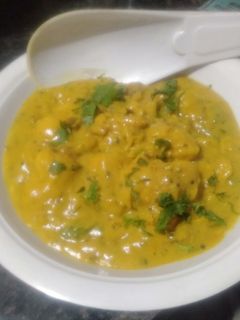 पकौड़े वाली बेसन कड़ी (pakode wali besan kadi recipe in hindi) रेसिपी मुख्य फोटो